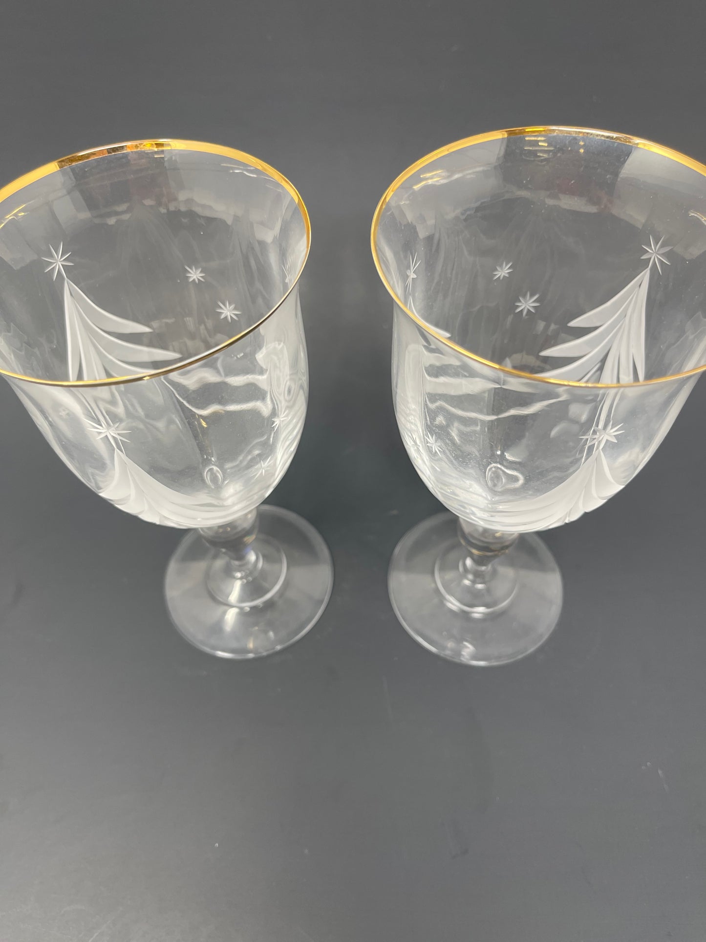 Set Of 2 Etched Crystal Glasses W/ Gold Rim