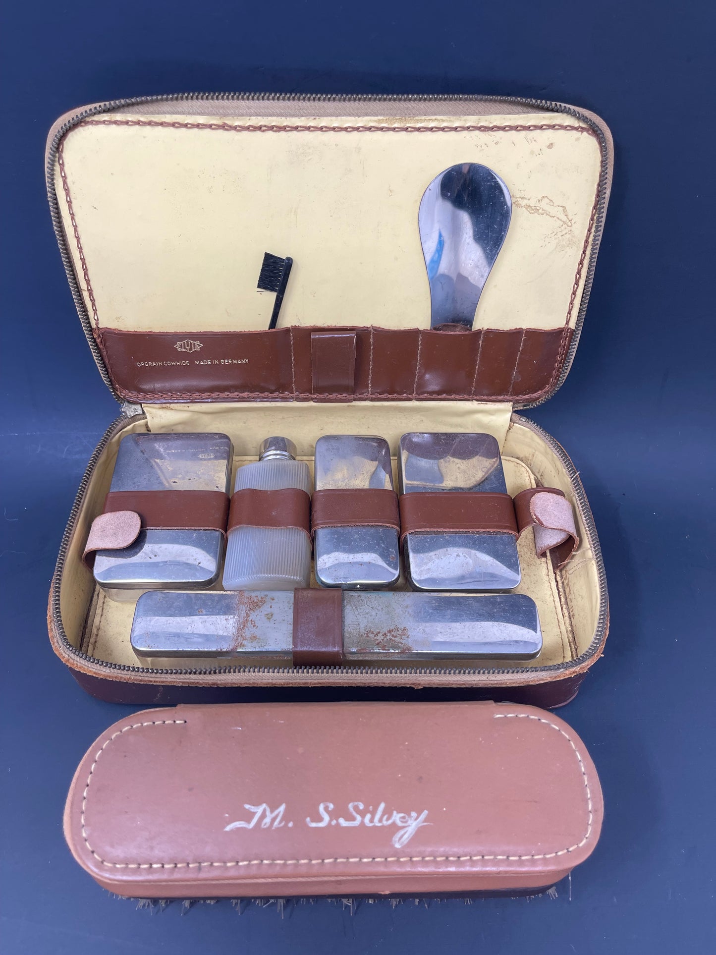 Vintage Leather Men's Grooming Kit