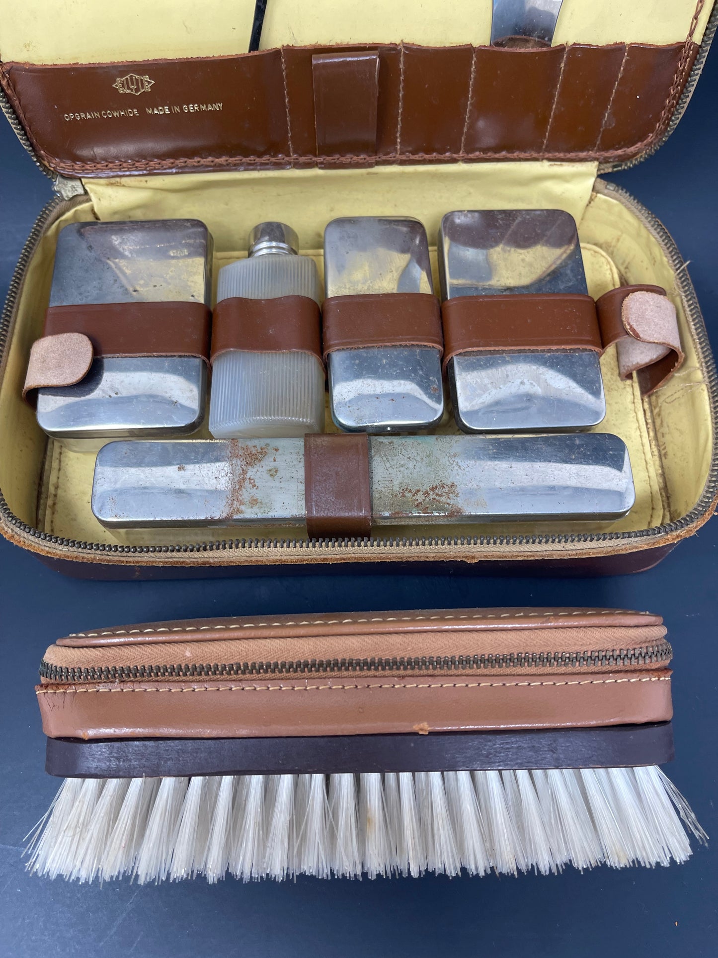 Vintage Leather Men's Grooming Kit