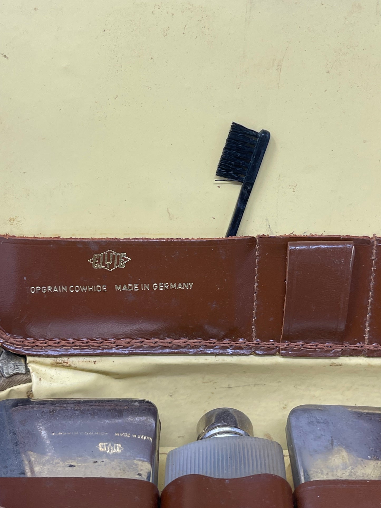 Vintage Leather Men's Grooming Kit