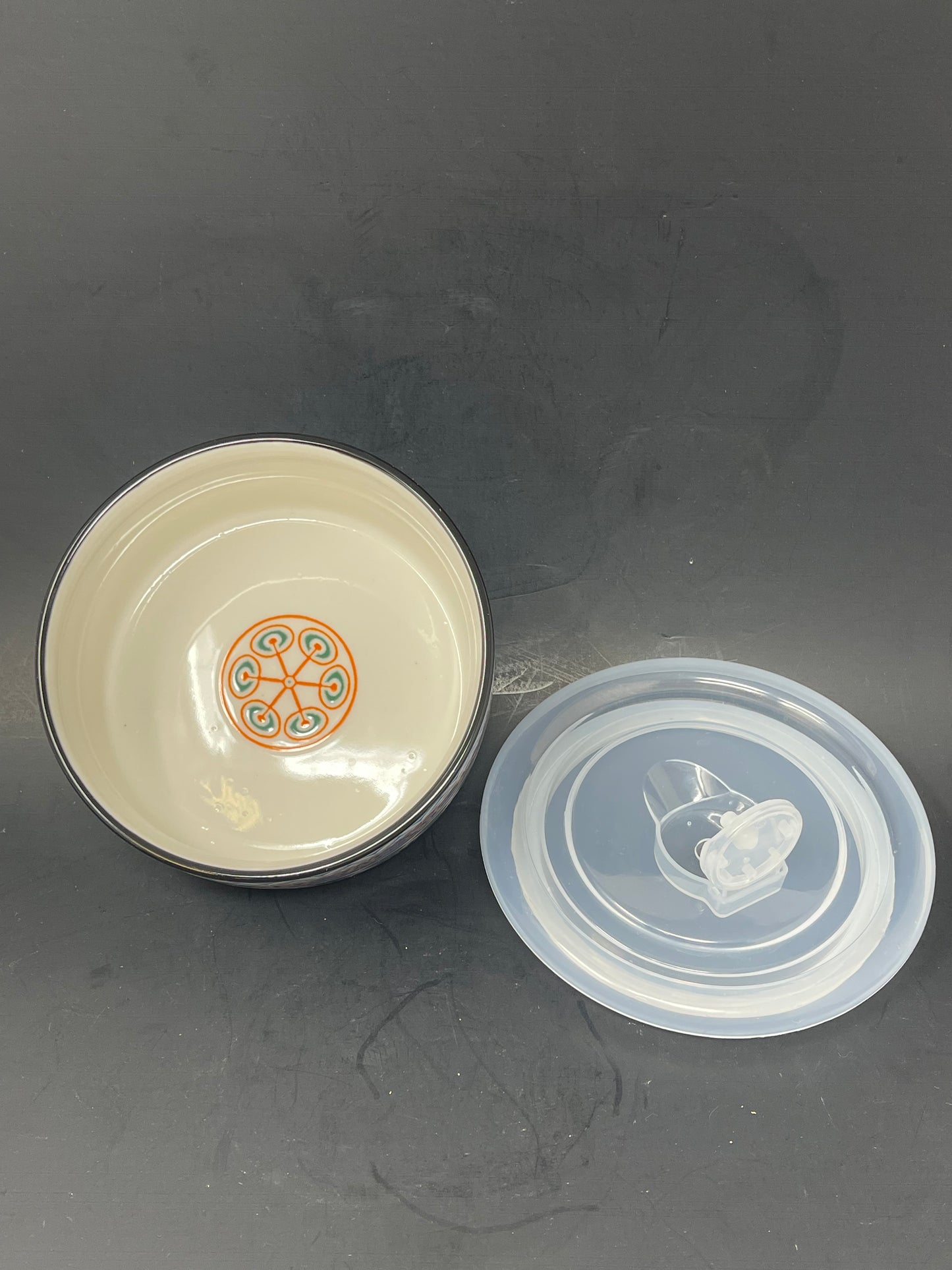Signature Housewares Storage Bowl W/ Lid