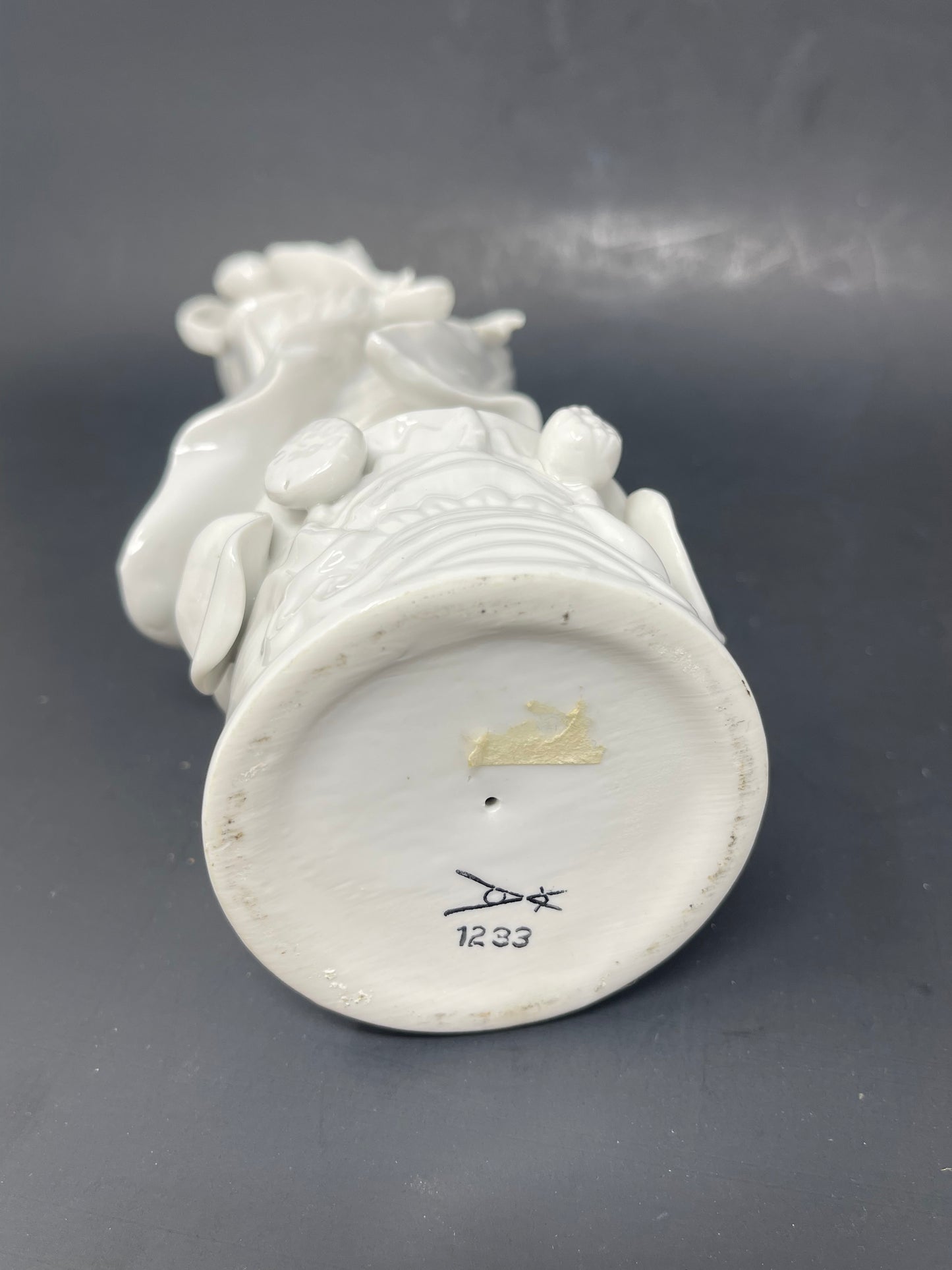 Chinese Dehua Kwan Yin Guan Yin Porcelain Figure