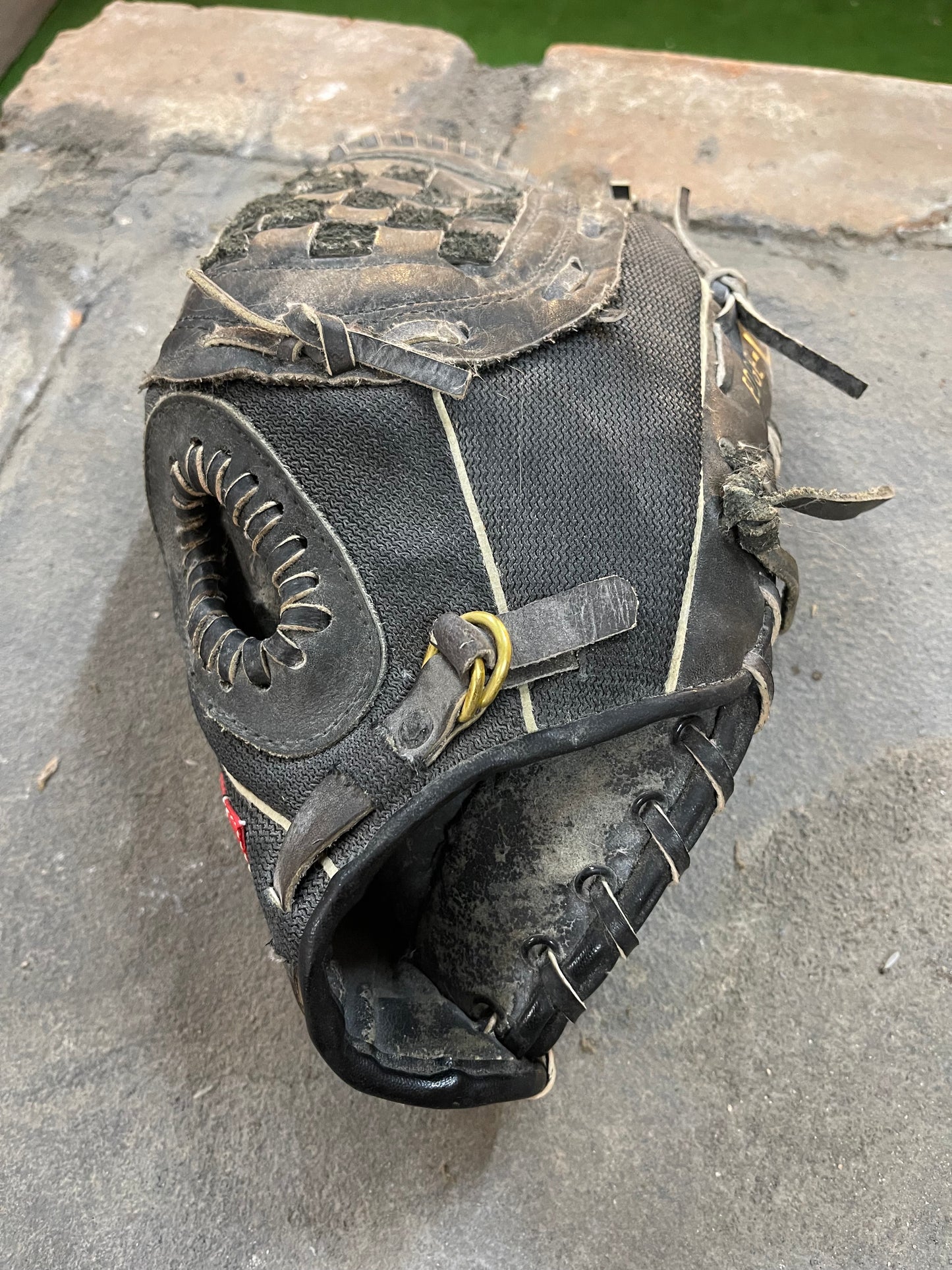 Rawling Black Baseball Mitt