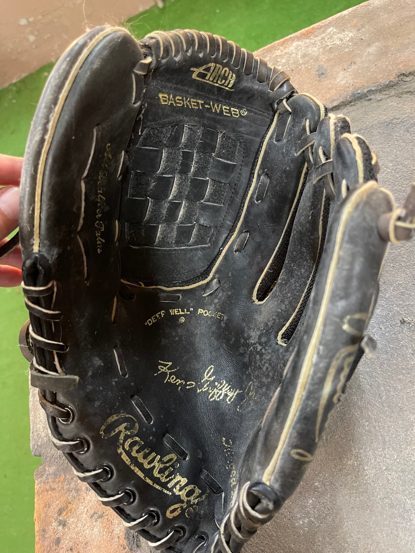 Rawling Black Baseball Mitt