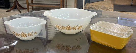 Set Of Vintage Butterfly Gold Mixing Bowls & Other Pyrex